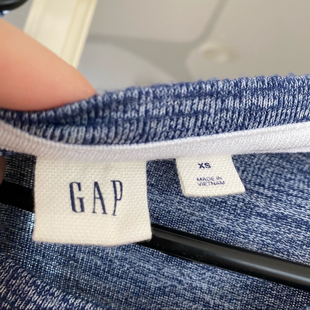 Gap T-Shirt - Women’s XS - Picture 2 of 2